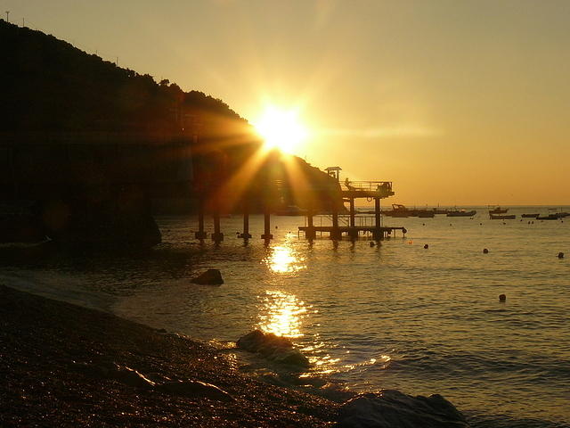 Napfelkelte Marina del Cantone strandján